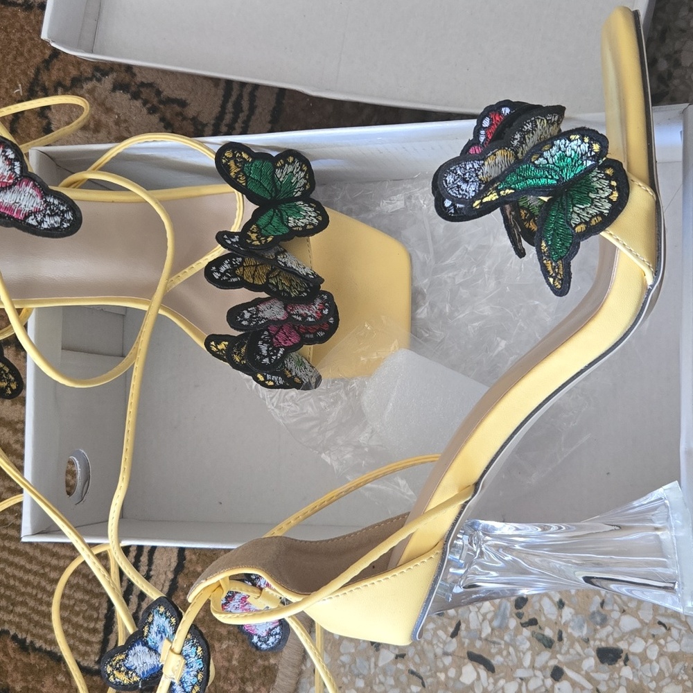 New In Box!! ENC! Yellow Butterfly Embellished Heels